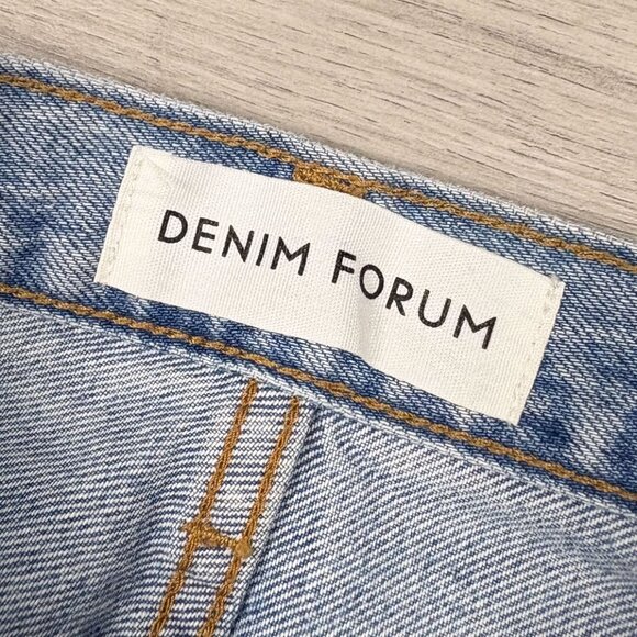 Aritzia Denim Forum Farrah Wide Leg Raw Hem Jeans Light Wash Size 27 - Picture 5 of 8